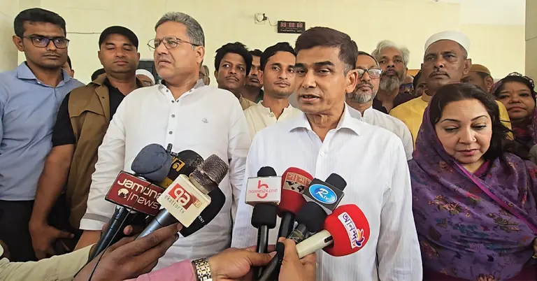 কথা বলেছেন পানিসম্পদ প্রতিমন্ত্রী ফরহাদ হোসেন আজাদ